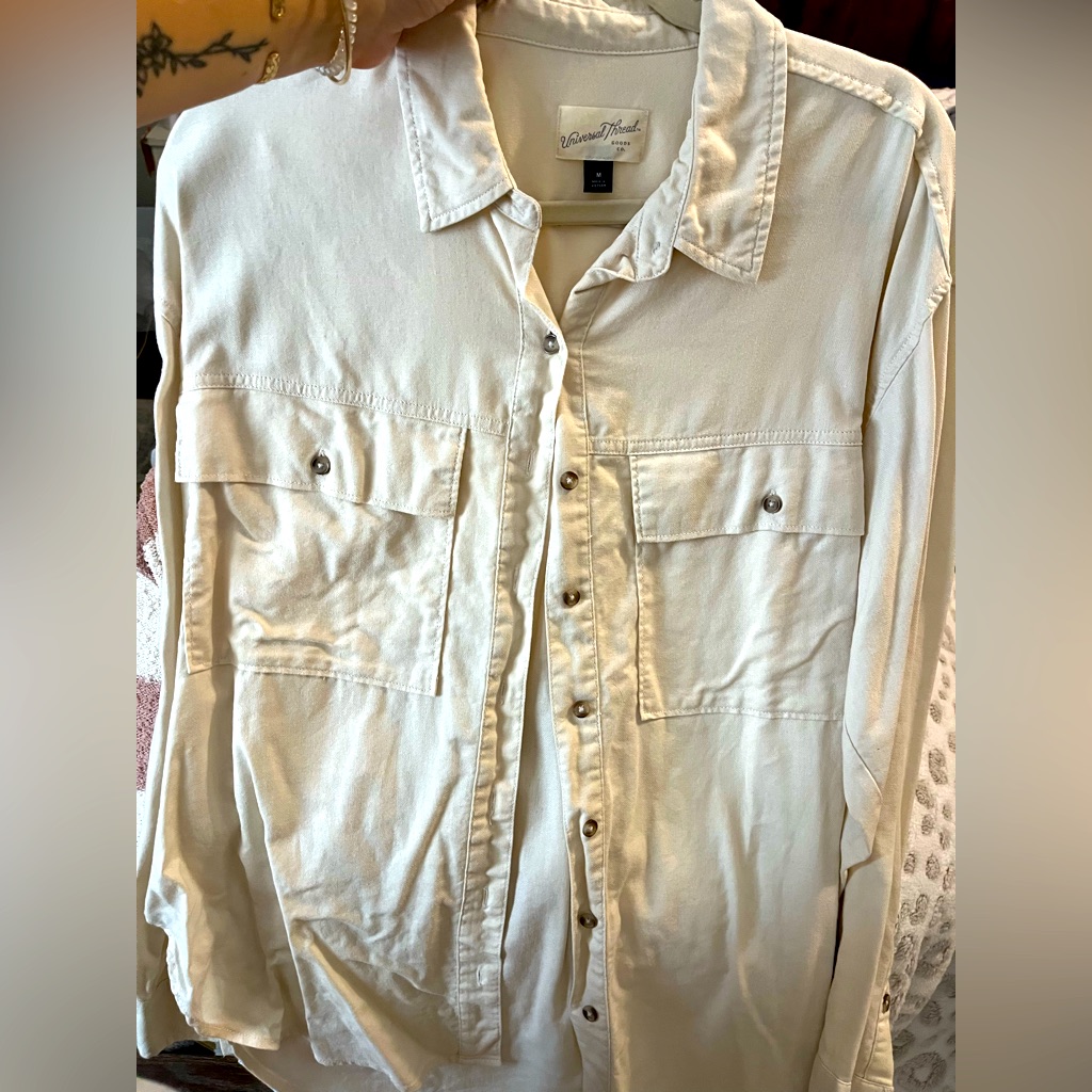 Universal Thread Button Down Size Medium
